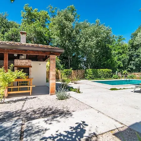 Casa Peronospora By Kompas ヴィラ Čepljani